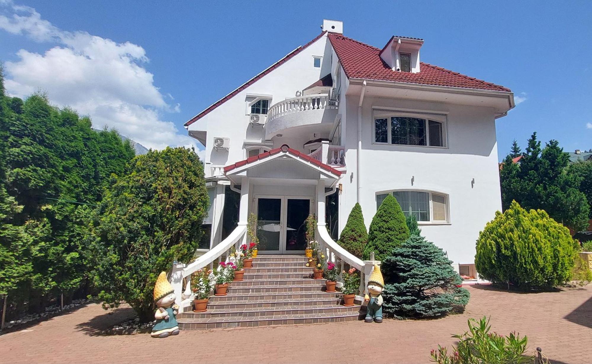 Boutique Hotel Forest Retreat (Adults Only) Буштені Екстер'єр фото